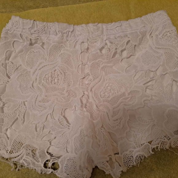 Shorts - Picture 3 of 3